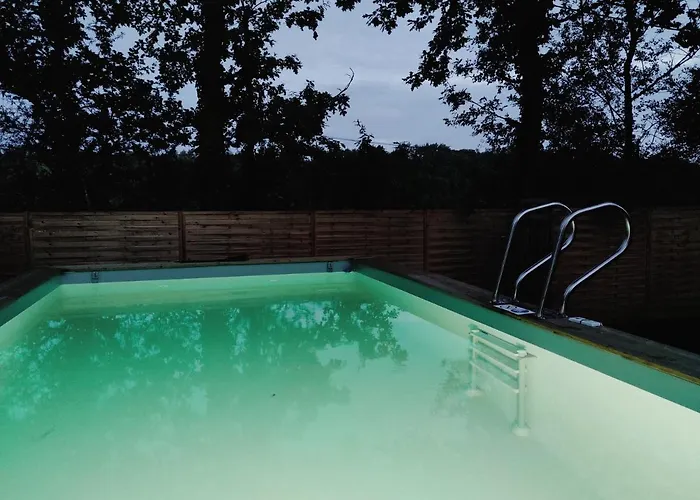 The Dordogne Huts With Pool And Jacuzzi *